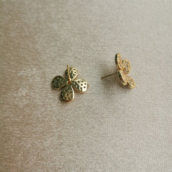 Alicia Bonnie Clover Gold Earrings New - Picture 2 of 4